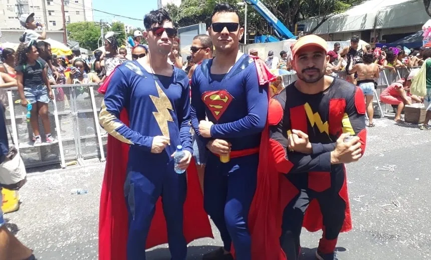 Super-heróis “fazem a segurança” dos baixinhos na folia do Circuito Osmar