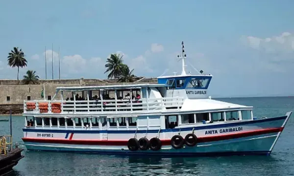 Travessia Salvador-Mar Grande é suspensa durante feriado devido ao mau tempo