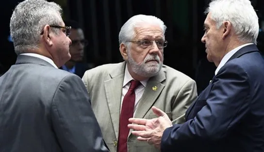 Veja como cada senador baiano votou no projeto que altera condições para punição de políticos