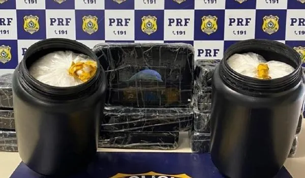 Corrida cancelada: PRF apreende 14 Kg de cocaína na BR-116; droga era transportada em táxi
