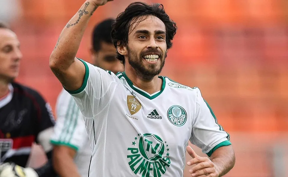 Valdívia, ex-Palmeiras, é preso após ser denunciado por crime sexual
