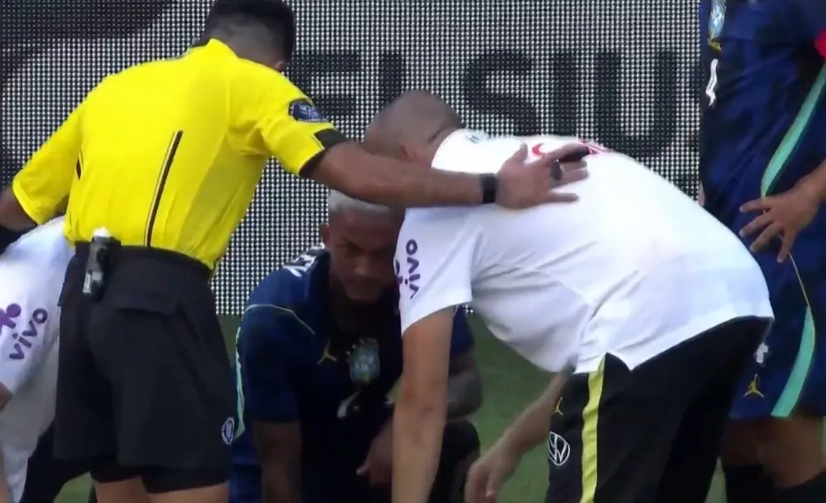 Titular da seleção se machuca e deixa campo chorando às vésperas da Copa do Mundo