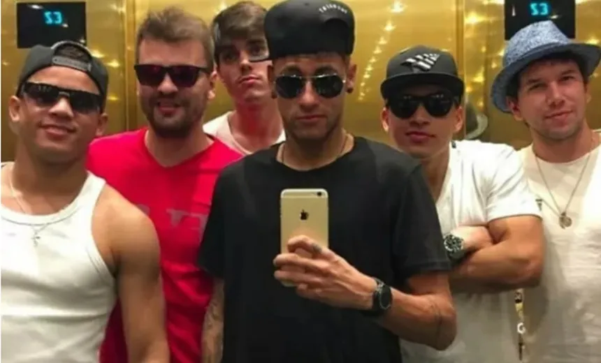 Neymar ironiza divulgação de suposto salário (R$ 50 mil) que pagaria aos 'parças'