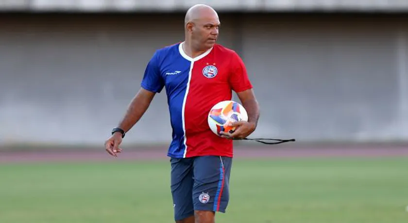 Bahia apresenta reforço e oficializa a saída de Charles Fabian