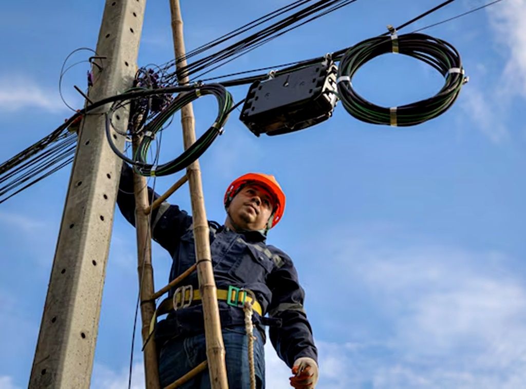Dentre as vagas de emprego em Salvador e RMS nesta sexta-feira estão: estágios em engenharia civil e elétrica, auxiliar de limpeza, consultor de vendas, garçom e instalador de redes e cabos. Foto: Ilustrativa/Freepik