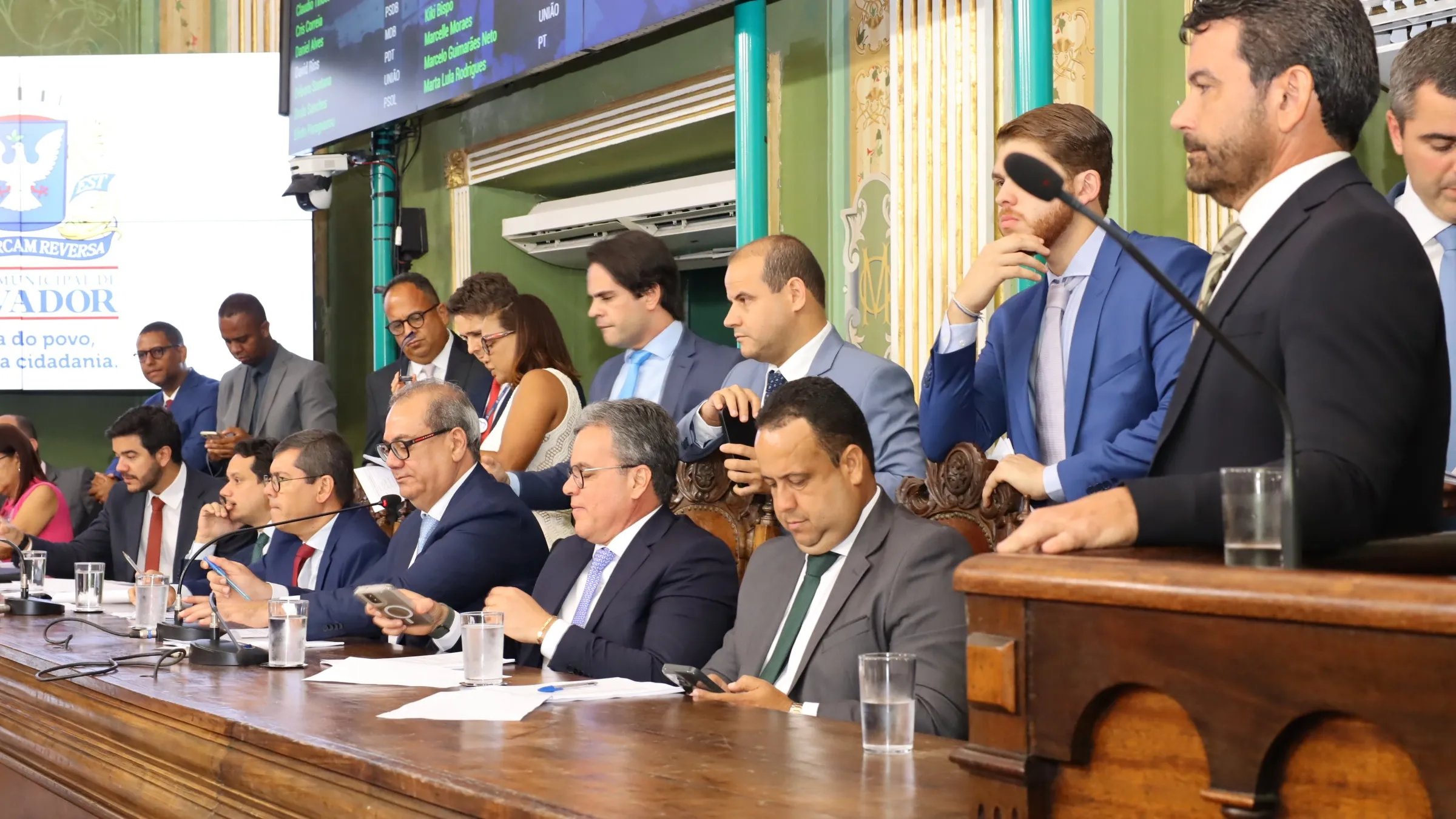 Câmara de Salvador propõe aumento da verba para reembolso a vereadores