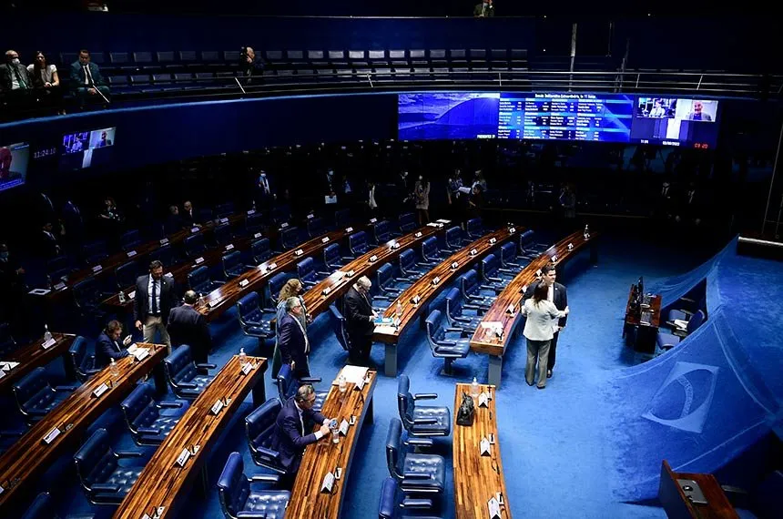 Entenda proposta que criminaliza porte de qualquer quantidade de droga; Senado vota PEC nesta terça (16)