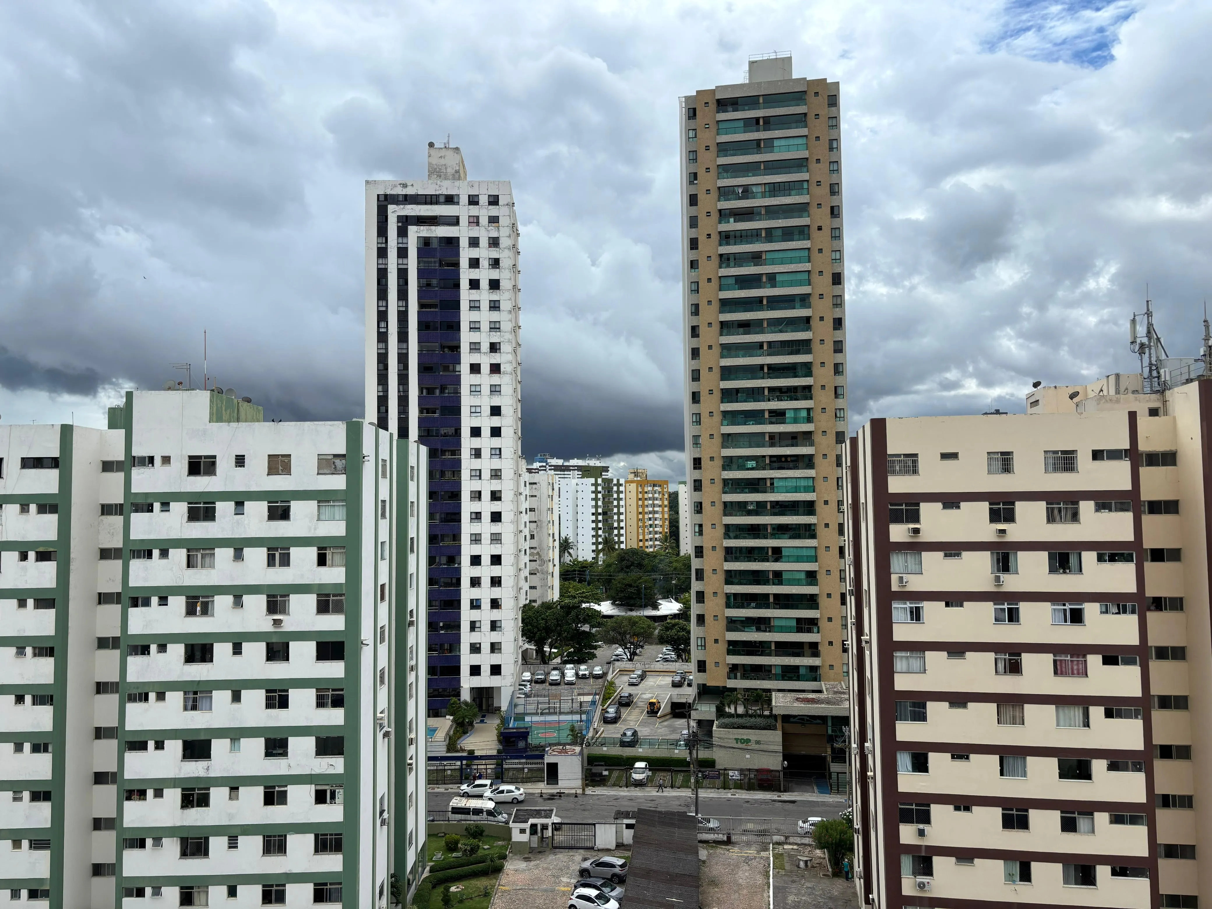Vai chover? Defesa Civil divulga previsão do tempo para Salvador até domingo