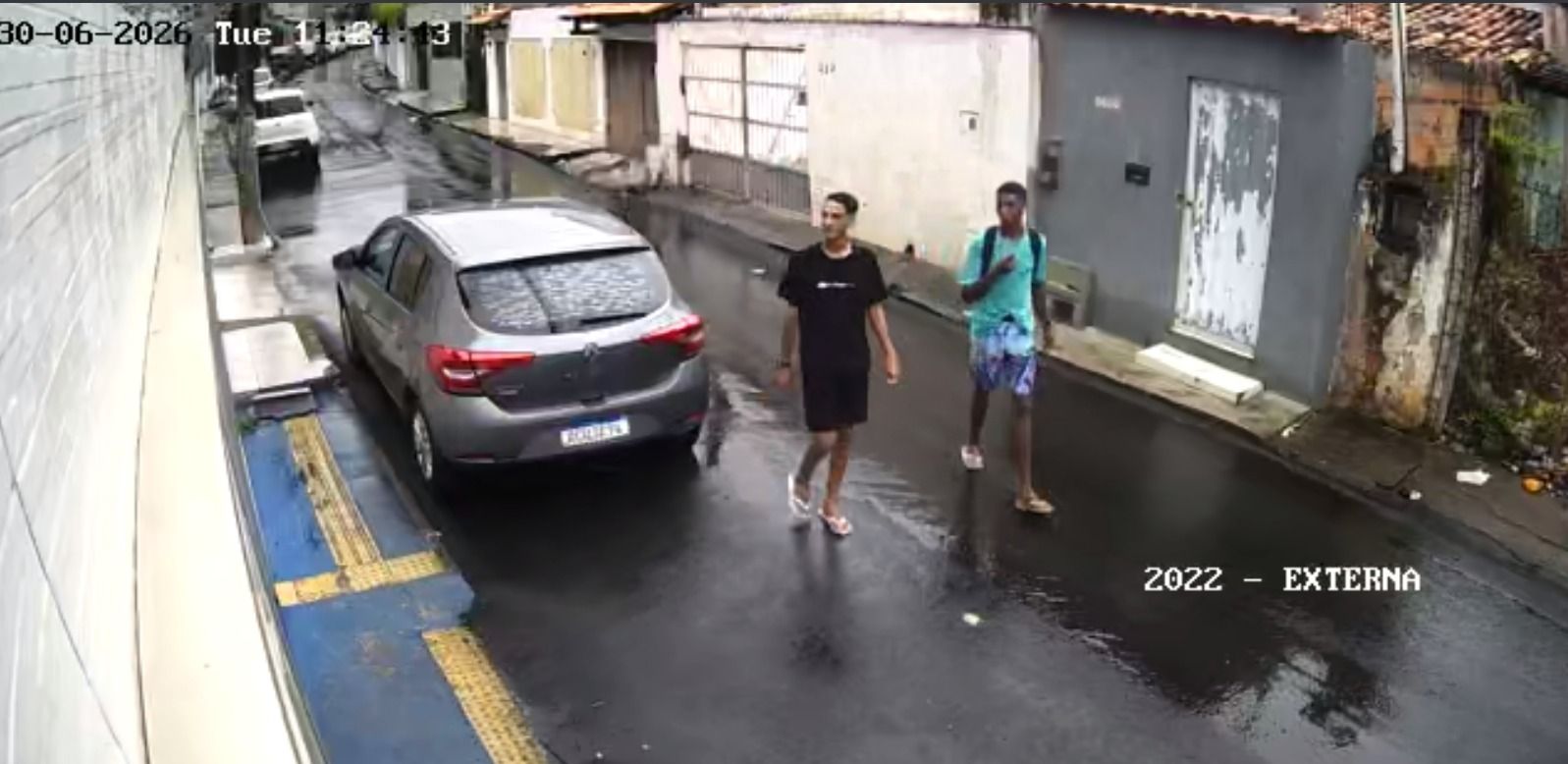 Dois homens assaltam populares e funcion&aacute;rios no CRAS de Itapu&atilde;. | Reprodu&ccedil;&atilde;o/ Redes Sociais