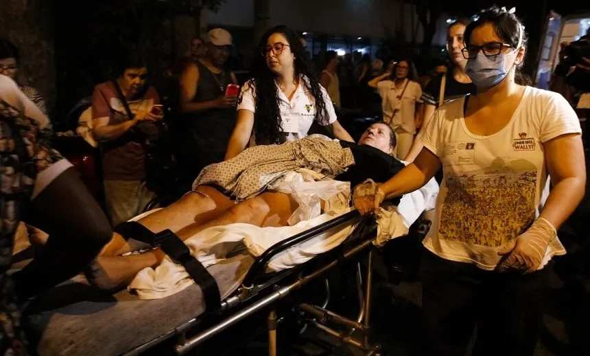 Pacientes são removidos, após Incêndio atingir hospital no Rio; fogo foi controlado por bombeiros