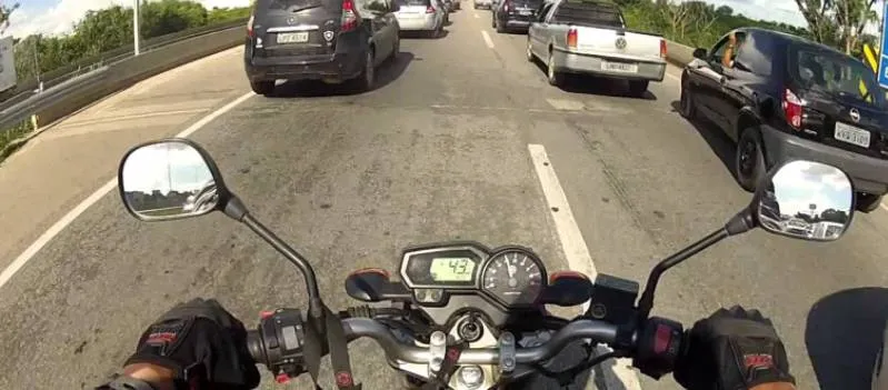 ‘PERIGO SOB DUAS RODAS’: Motociclista morre após colidir em caminhão em Campinas de Pirajá