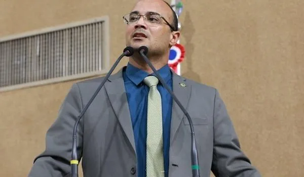 Deputado que protagonizou fiscalização em hospital pede direito de resposta à imprensa