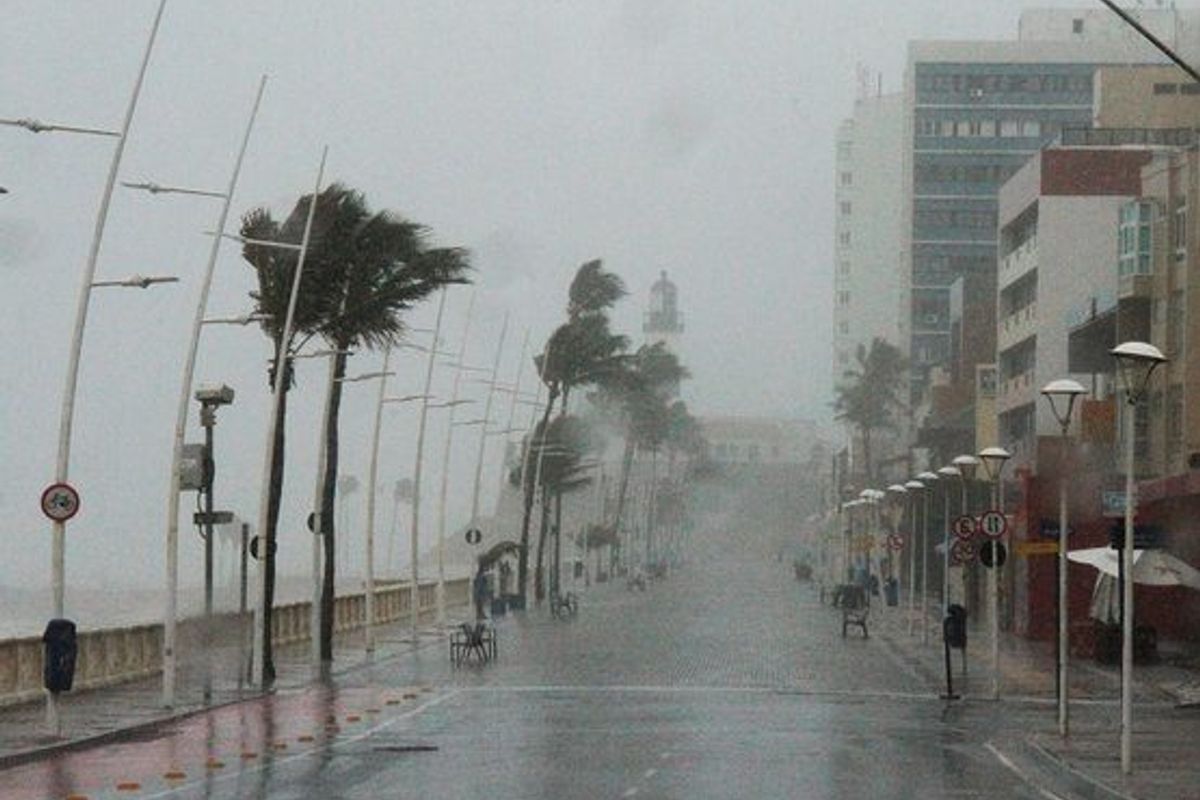 Chove forte em Salvador. Foto: Reprodu&ccedil;&atilde;o