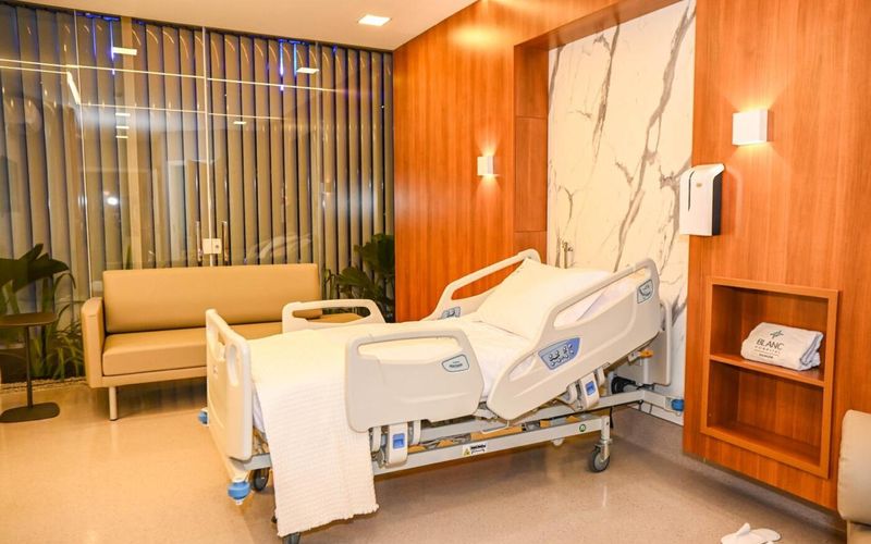 Com estrutura moderna e foco em tecnologia, o Blanc Hospital chega &agrave; capital baiana prometendo mais agilidade, conforto e seguran&ccedil;a para pacientes cir&uacute;rgicos/Foto: Divulga&ccedil;&atilde;o/Blanc Hospital