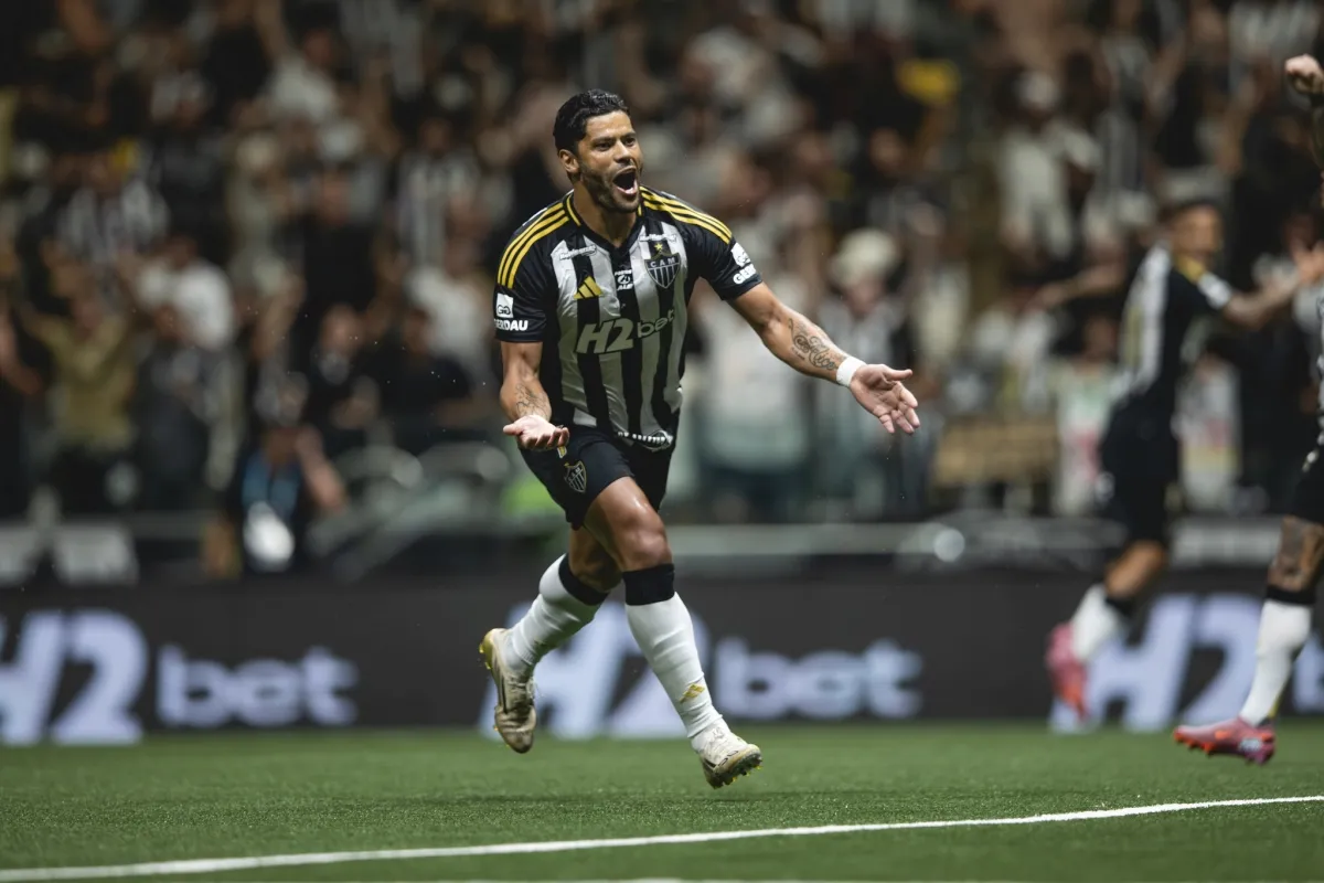 Atlético-MG atropela Bahia por 3x0 em jogo com expulsão determinante