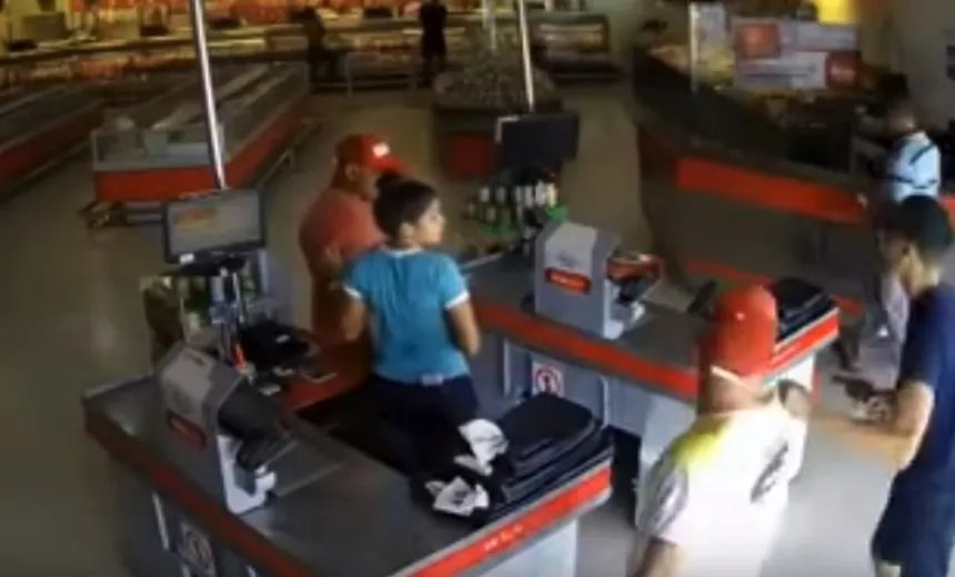 Assista: câmera de segurança mostra frigorífico sendo assaltado em Lauro de Freitas