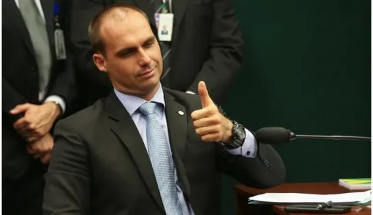 "Enfiem a máscara no rabo", diz Eduardo Bolsonaro durante transmissão nas redes sociais