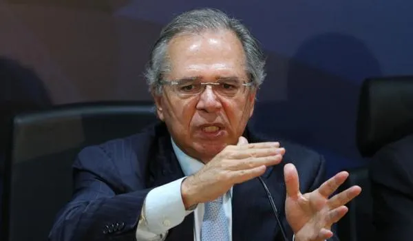 "Não prestem atenção nisso" diz ministro da Economia sobre críticas internacionais