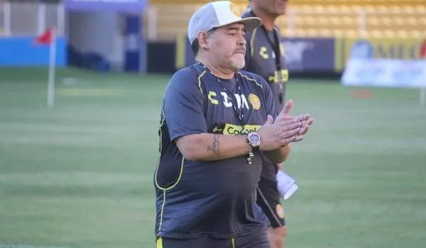 Maradona morre aos 60 anos na Argentina 