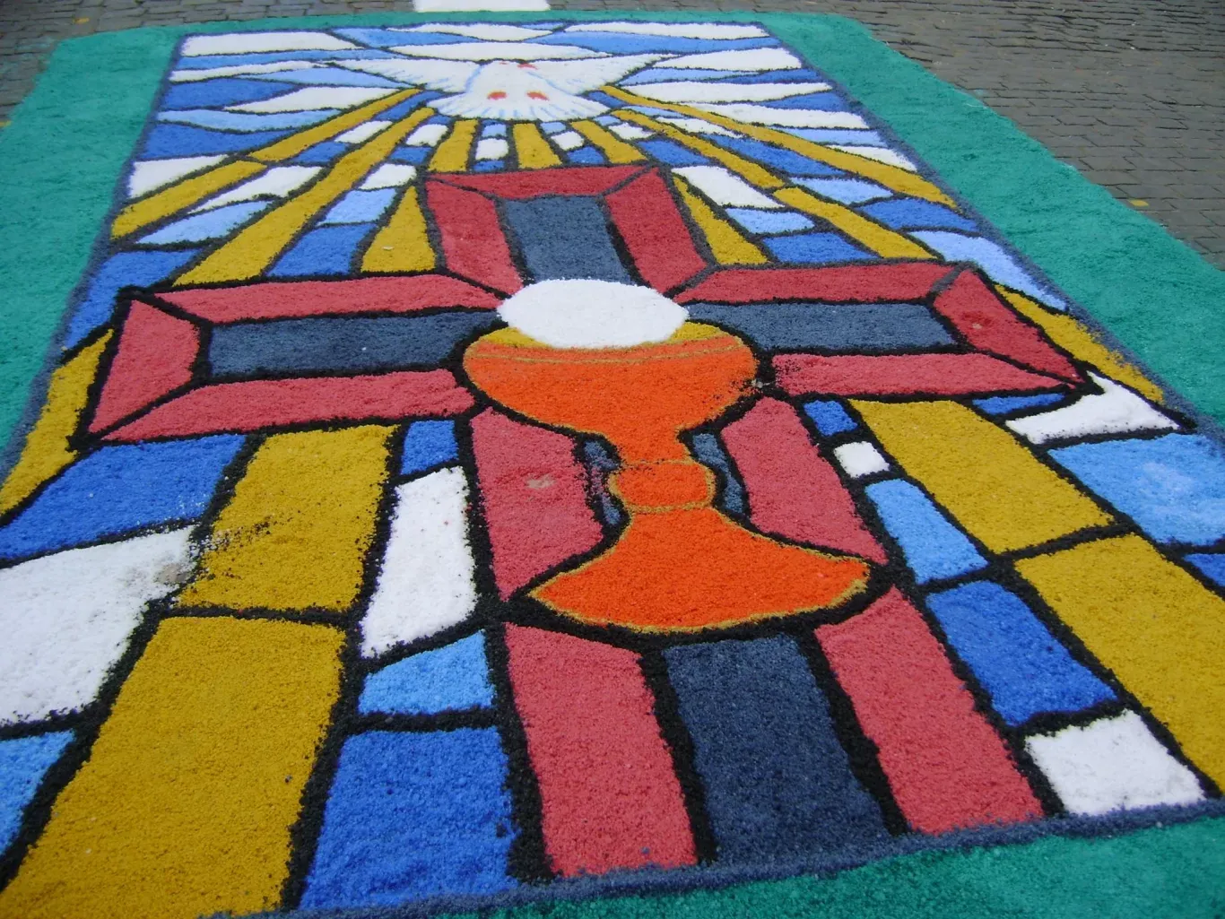 Tapetes coloridos representam arte e fé nas celebrações do Corpus Christi