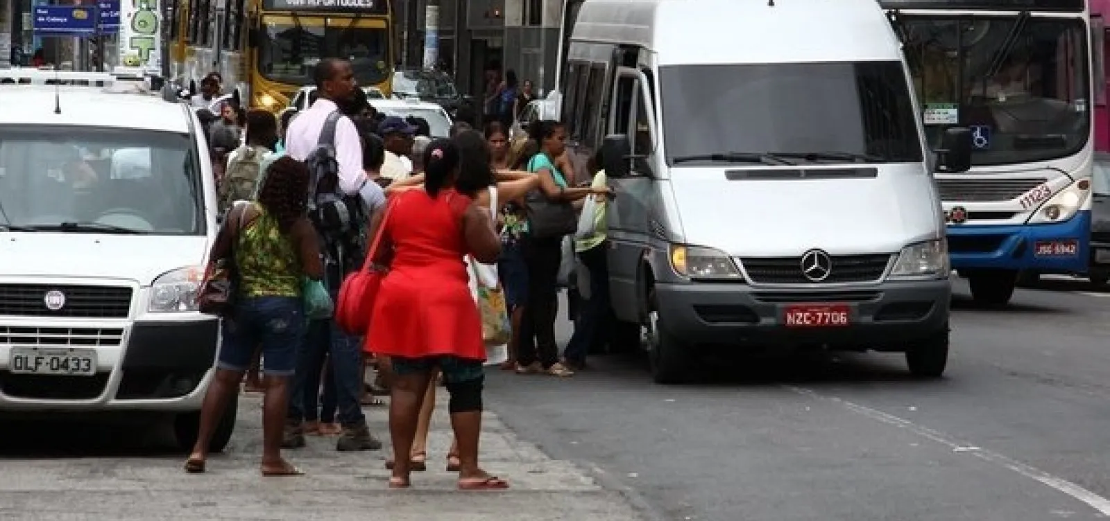 Fiscalização remove cerca de 500 transportes clandestinos em Salvador