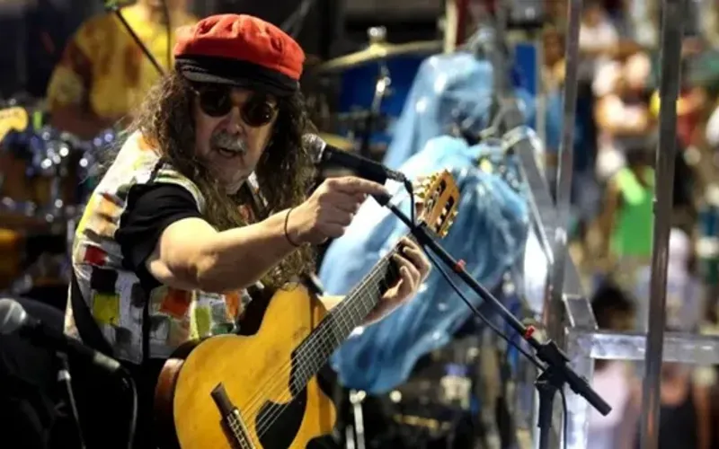 Moraes Moreira foi integrante do grupo Novos Baianos e marcou a história ao se tornar o primeiro cantor a puxar um trio elétrico no Carnaval de Salvador, em 1976/Foto: Tiago Caldas - PMS