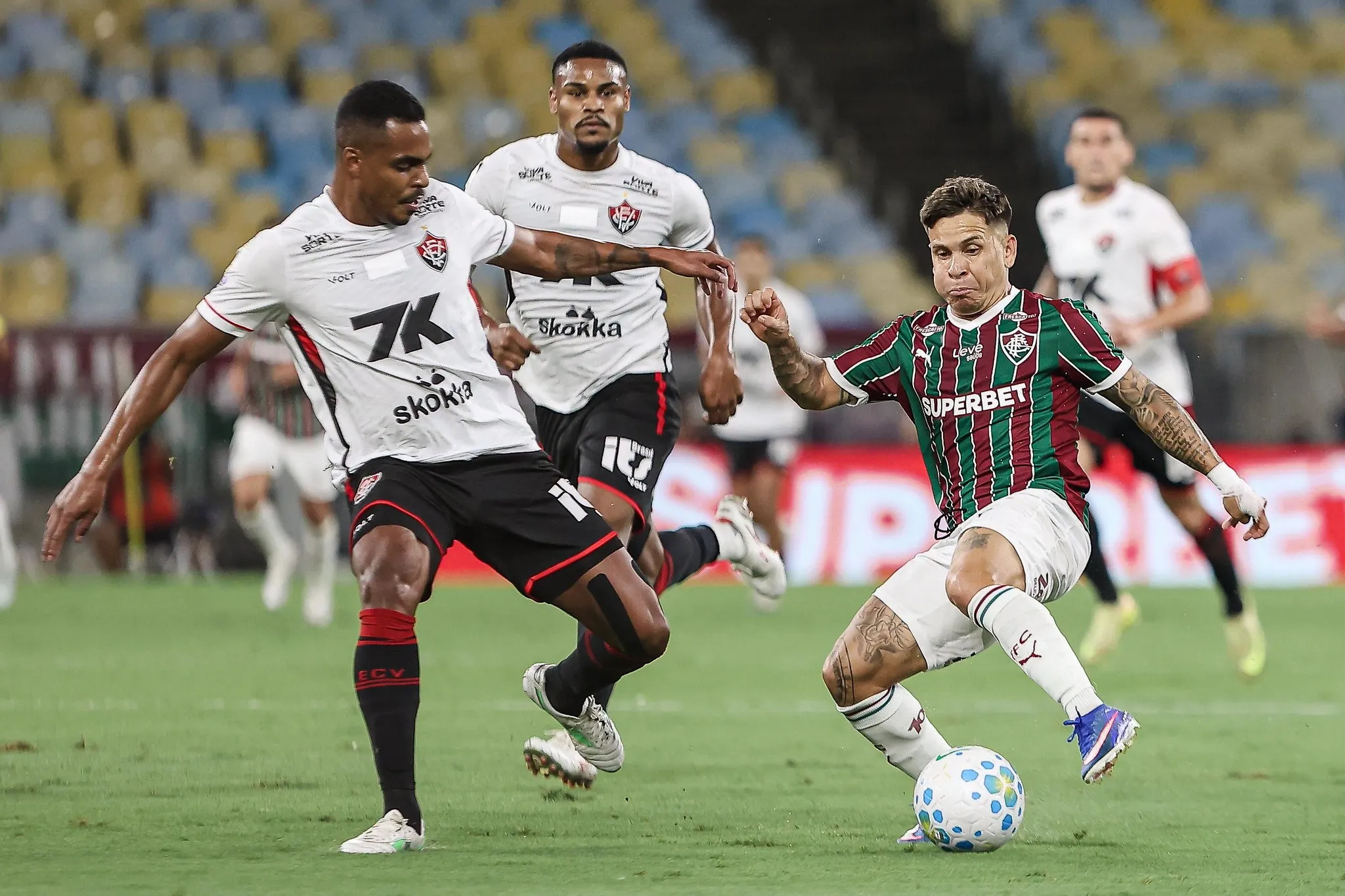 Em jogo de muitas emoções, Vitória empata em 2 a 2 com o Flu, no Maracanã