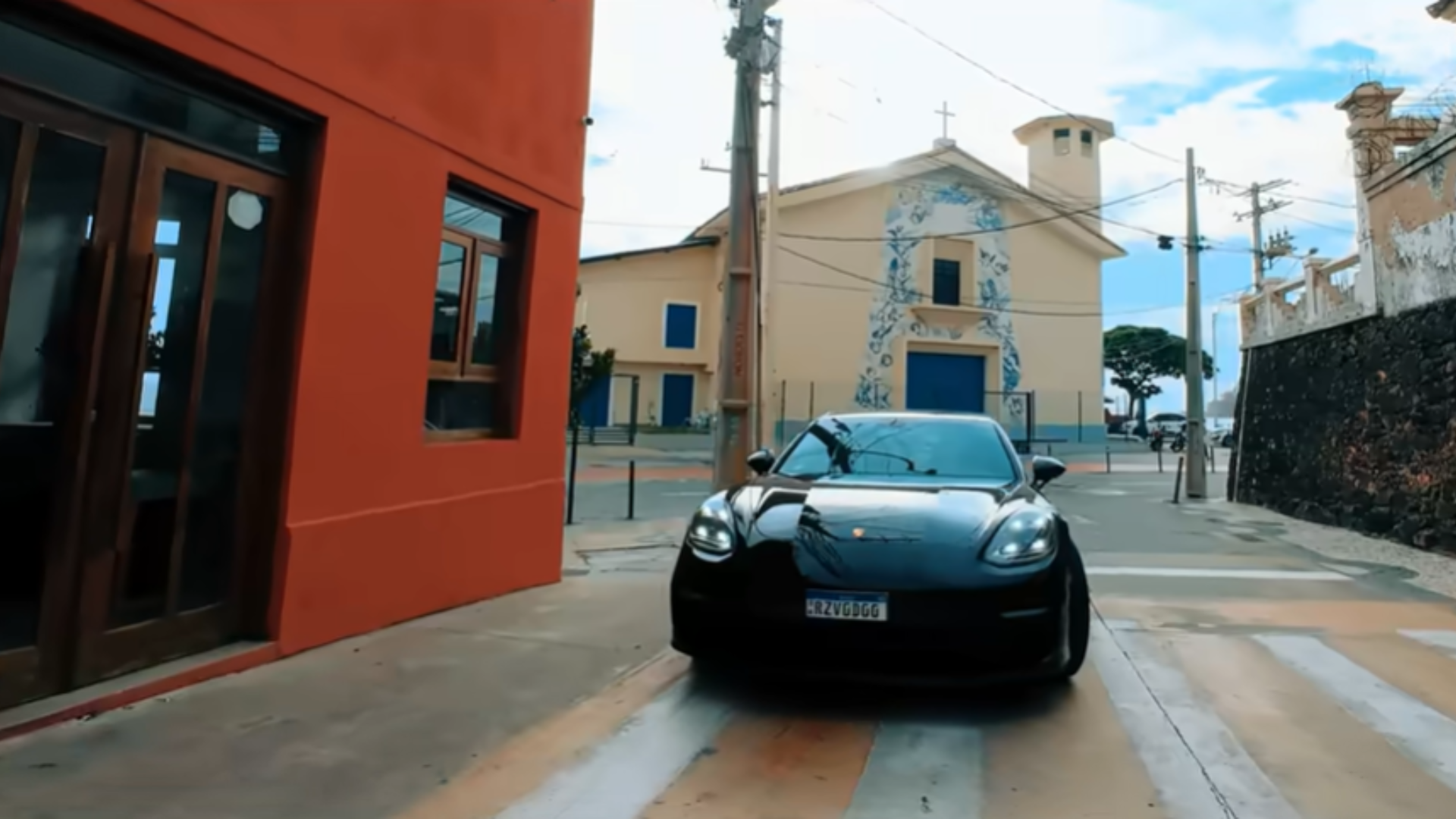Porsche Panamera aparece em clipe de Tony Salles