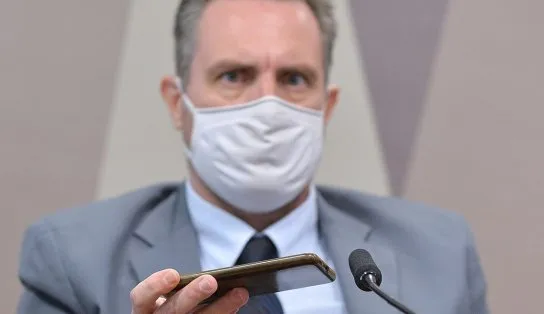 CPI da Covid-19 tem deputado invadindo sessão, celular confiscado e denúncia de "cavalo de Tróia"