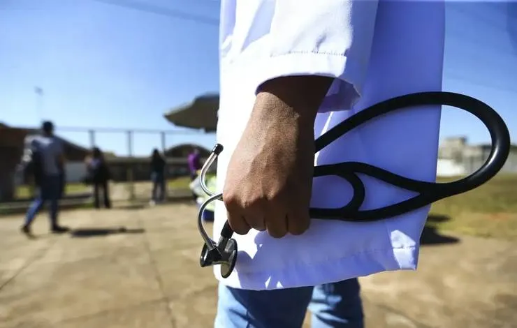 Conselho Federal de Medicina determina que médicos informem vínculos com farmacêuticas