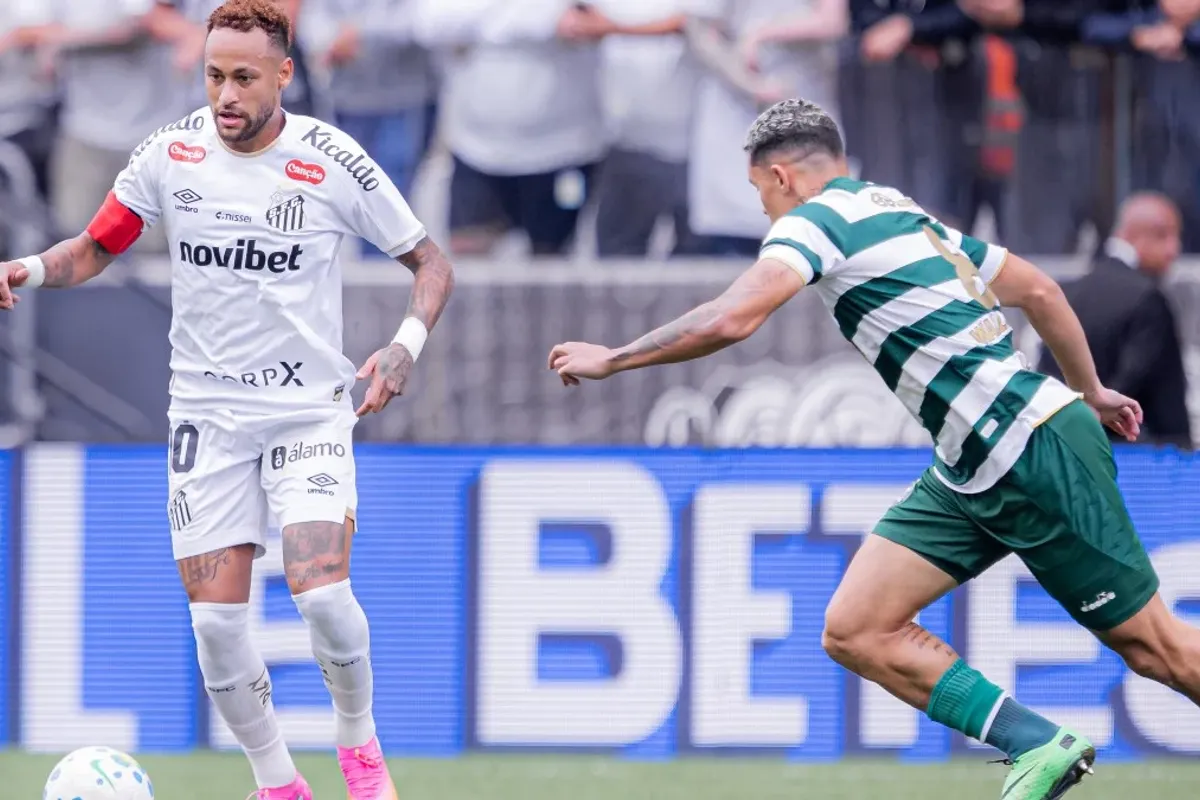 Les&atilde;o de Neymar aconteceu no jogo entre Santos e Coritiba, pelo Brasileir&atilde;o. Foto: Raul Baretta | Santos FC