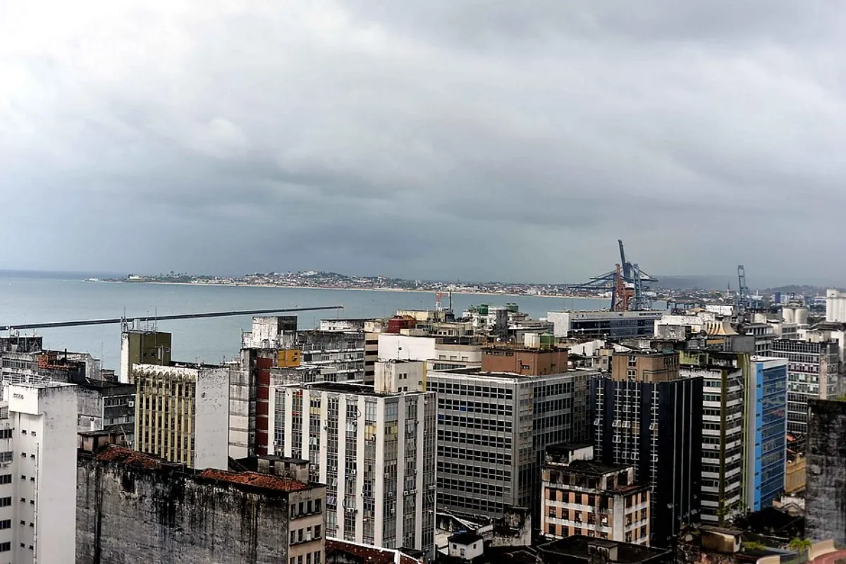 Tempo em Salvador: previsão indica sol entre nuvens na quinta-feira (26/03)