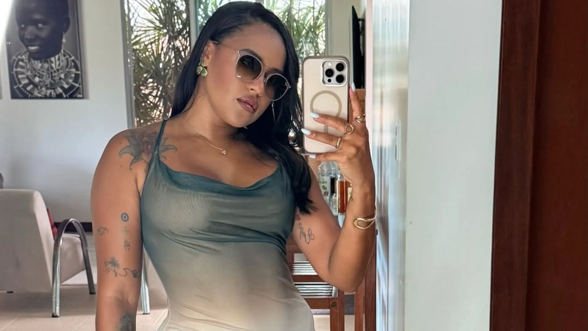 Saiba quem é a blogueira suspeita de desviar R$ 2 mi de clube de tênis em Salvador