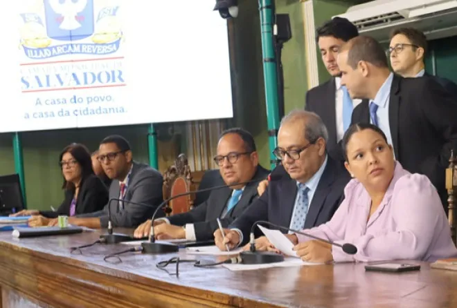 Câmara de Salvador analisa ordem do dia com 34 projetos de lei e polêmicas
