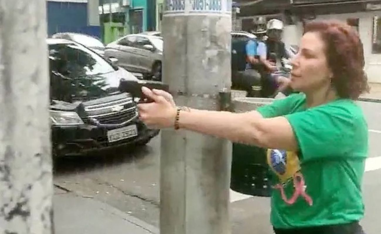 Zambelli já foi condenada por perseguição armada e por invasão hacker