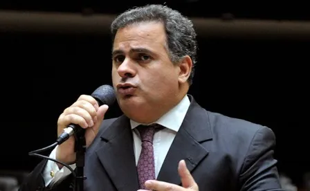Deputado baiano vai devolver R$ 1,3 milhão aos cofres públicos após acusação de fraude