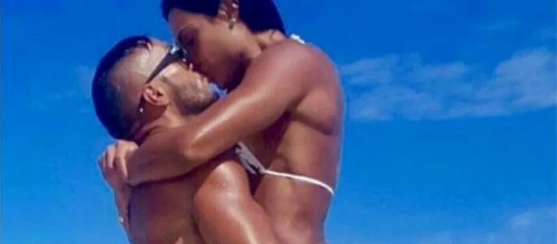 APERTADINHA: Belo se declara para esposa Gracyanne em foto onde ele “aperta o bumbum” na praia