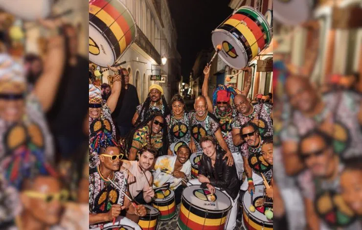 Atores de série da Netflix tocam com Olodum e elogiam Salvador: 'Deslumbrante!'; vídeo