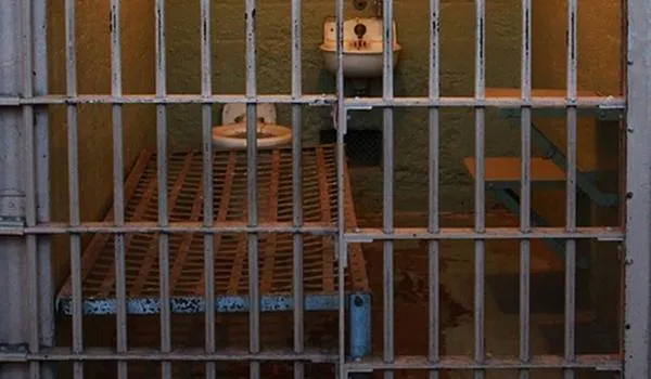 Menino de 13 anos é sentenciado a dez anos de prisão após  ser acusado de blasfêmia durante discussão com amigo
