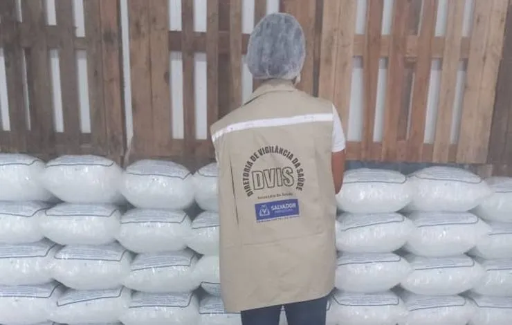 Com chegada do verão, indústrias de gelo passam por vistoria em Salvador