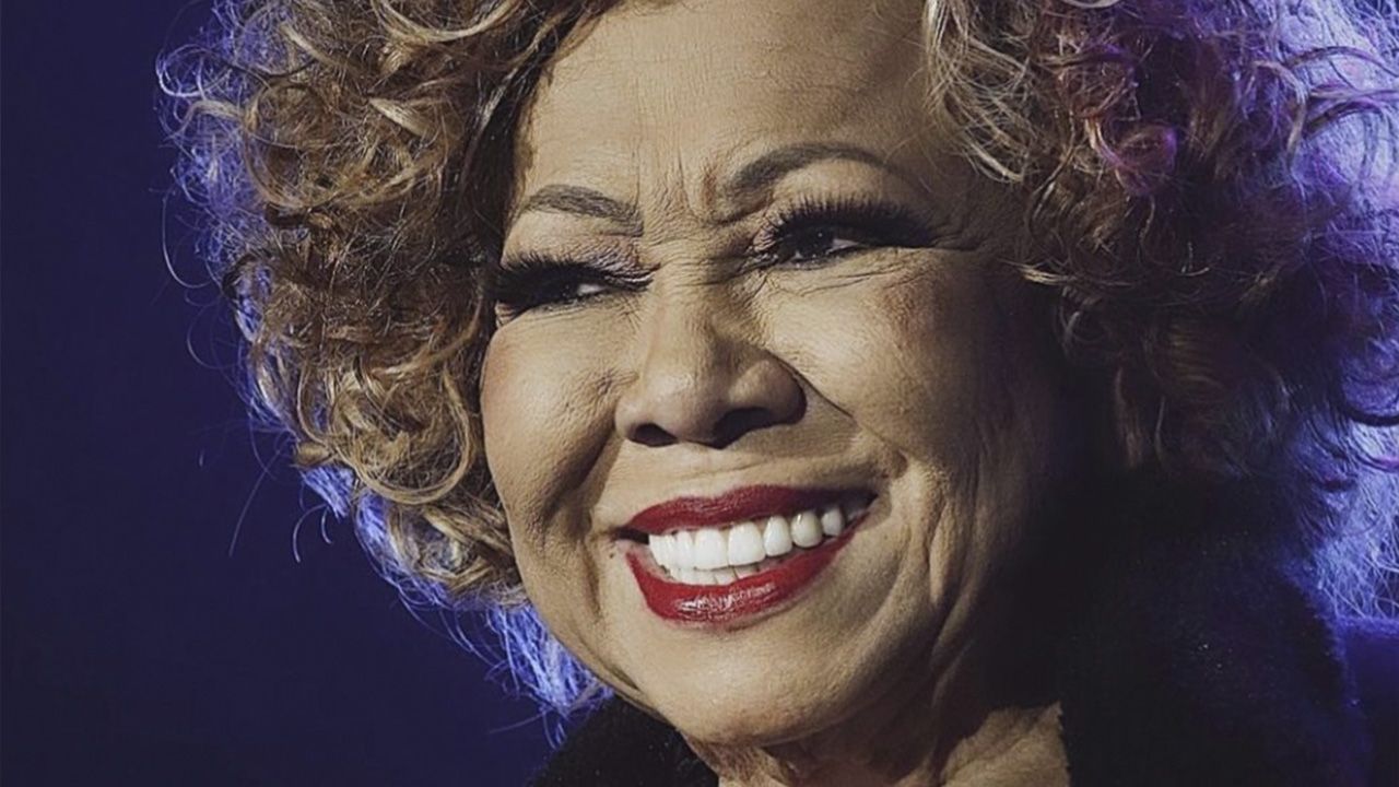 Alcione é exaltada na web. Foto: Reprodução | Instagram (@alcioneamarrom)