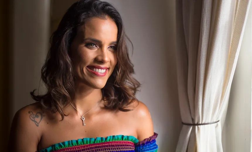 “Muitos dias trabalhando”, diz Ju Moraes sobre novo projeto, “Samba Reggae e Outras Vibes”