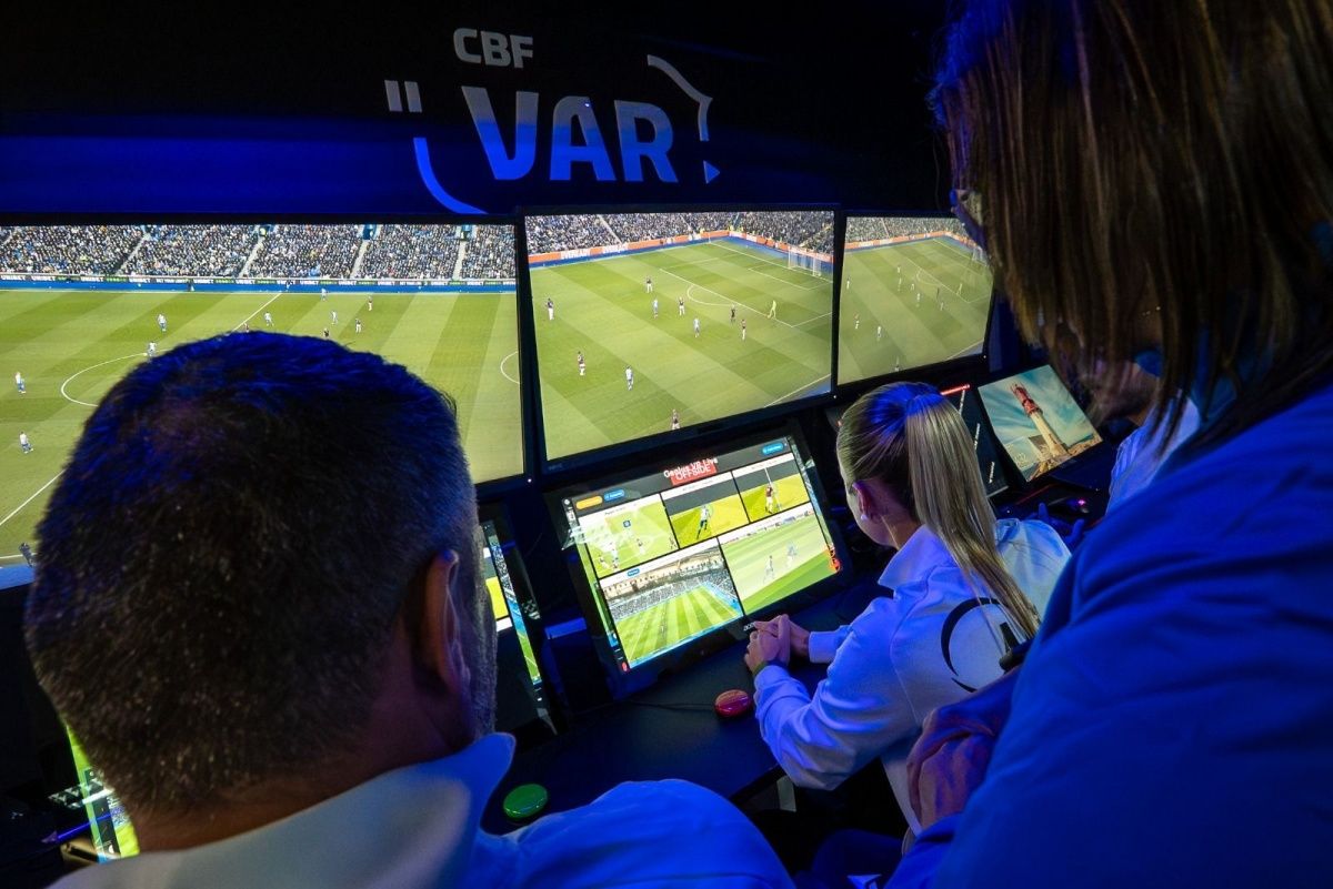 Saiba como funciona a tecnlogia de impedimento semiautomatico instalado em jogos da S&eacute;rie A e que vai come&ccedil;ar a operar a partir da rodada 20. Foto: F&aacute;bio Souza/CBF