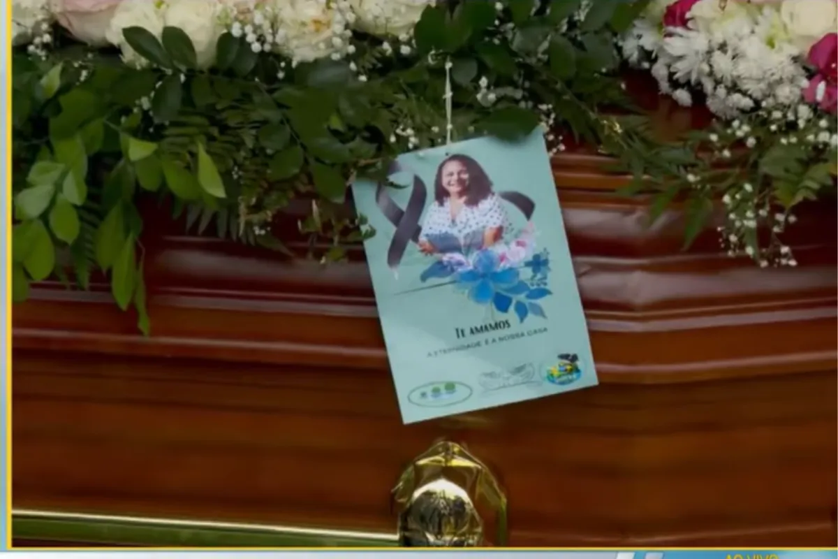 Corpo da apóstola Carine é sepultado sob forte comoção em Salvador