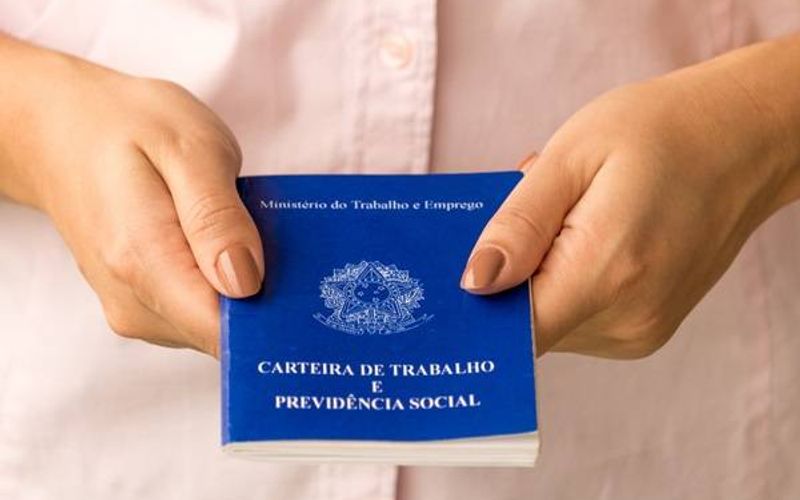 Os benef&iacute;cios previstos na Consolida&ccedil;&atilde;o das Leis do Trabalho (CLT) garantem prote&ccedil;&otilde;es essenciais ao trabalhador com carteira assinada/Foto: Reprodu&ccedil;&atilde;o