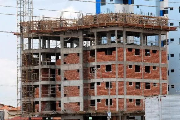 Confiança da construção atinge menor patamar desde 2010, mostra FGV