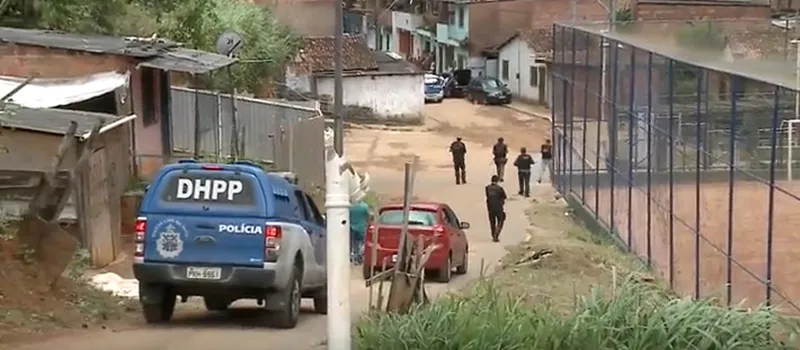 &#8220;Guerra do tráfico&#8221; que motivou chacina eleva tensão no Arraial do Retiro; Vítimas são enterradas