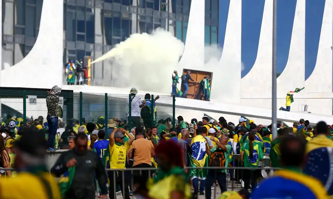 Nove em cada dez brasileiros reprovam invasões de 8 de janeiro