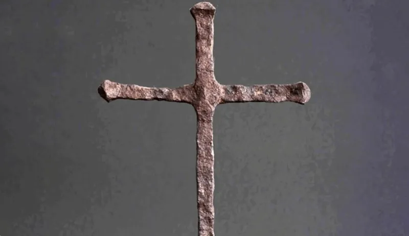 Cruz da 1ª missa no Brasil volta à Bahia após 525 anos da celebração