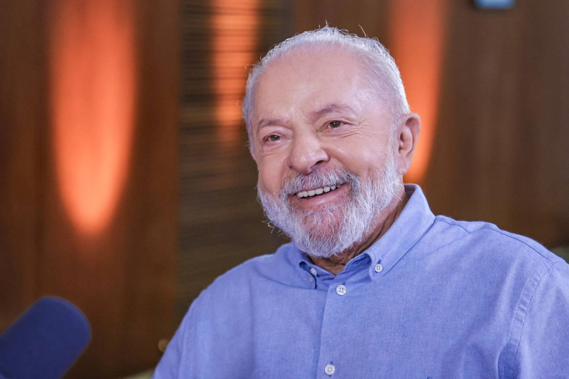 No Dia do Professor, Lula homenageia educadores: 'A educação é o caminho do futuro do país'